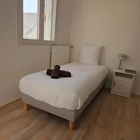 Paul Eluard - Maison Au Calme Parking Centre Holiday home