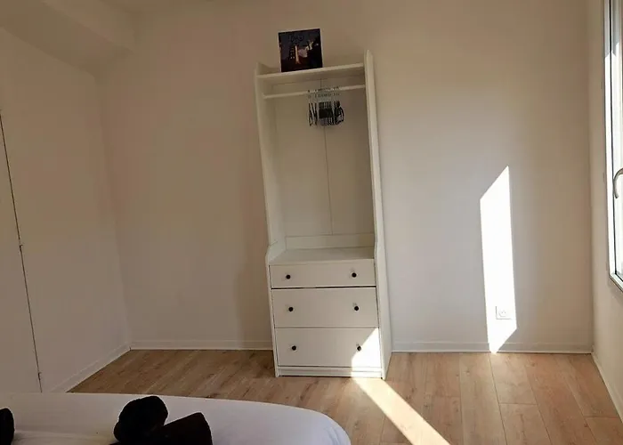 Дом отдыха Paul Eluard - Maison Au Calme Parking Centre *