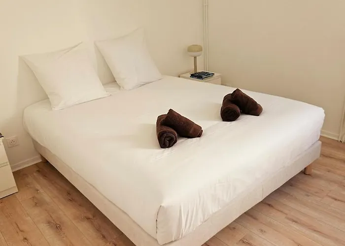 Дом отдыха Paul Eluard - Maison Au Calme Parking Centre