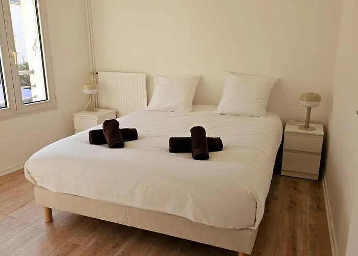 Paul Eluard - Maison Au Calme Parking Centre Дом отдыха *