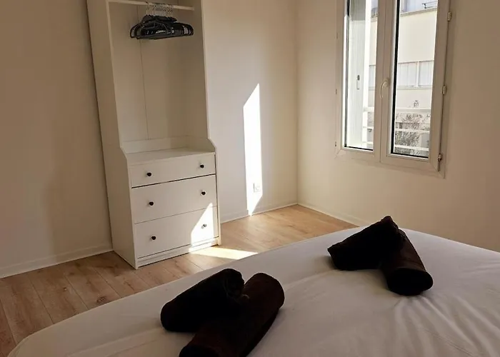 Дом отдыха Paul Eluard - Maison Au Calme Parking Centre