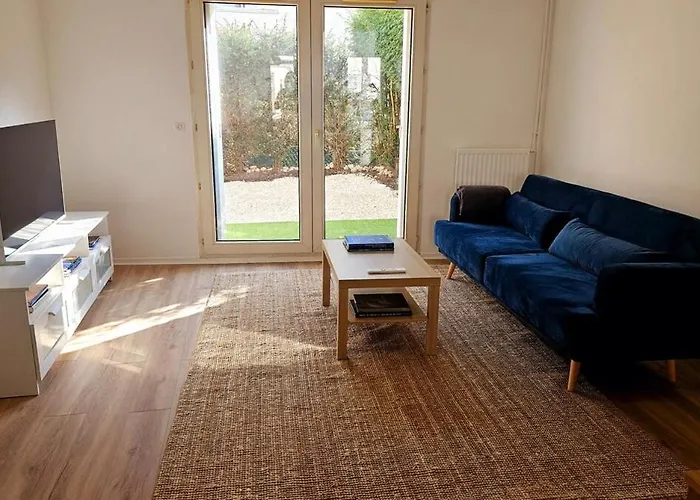 Дом отдыха Paul Eluard - Maison Au Calme Parking Centre