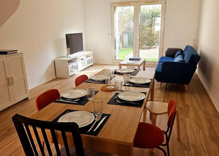 Дом отдыха Paul Eluard - Maison Au Calme Parking Centre *